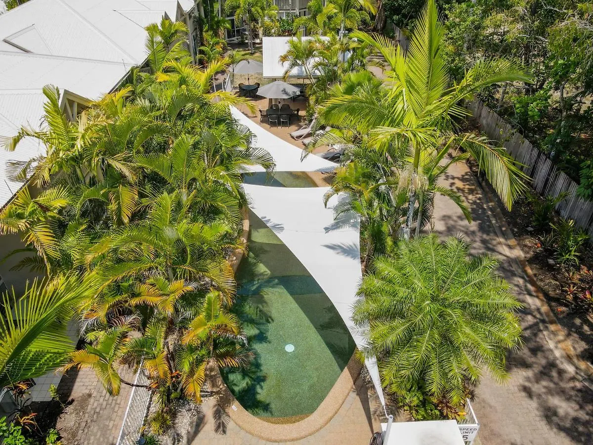 **** Resort Tropical Nites Holiday Townhouses Port Douglas Australia