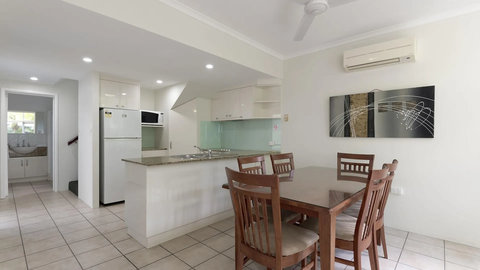 Tropical Nites Holiday Townhouses Port Douglas 4*,  Australia