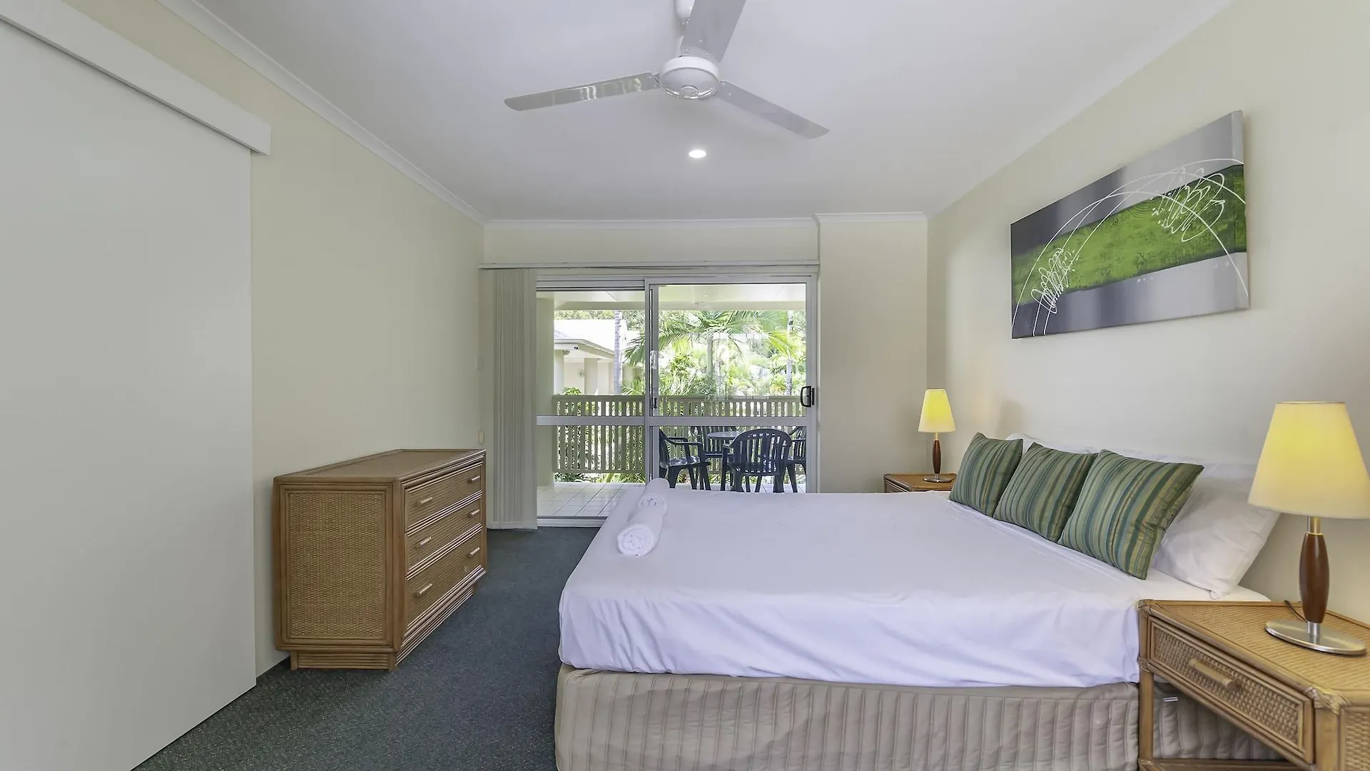 Tropical Nites Holiday Townhouses Port Douglas 4*,