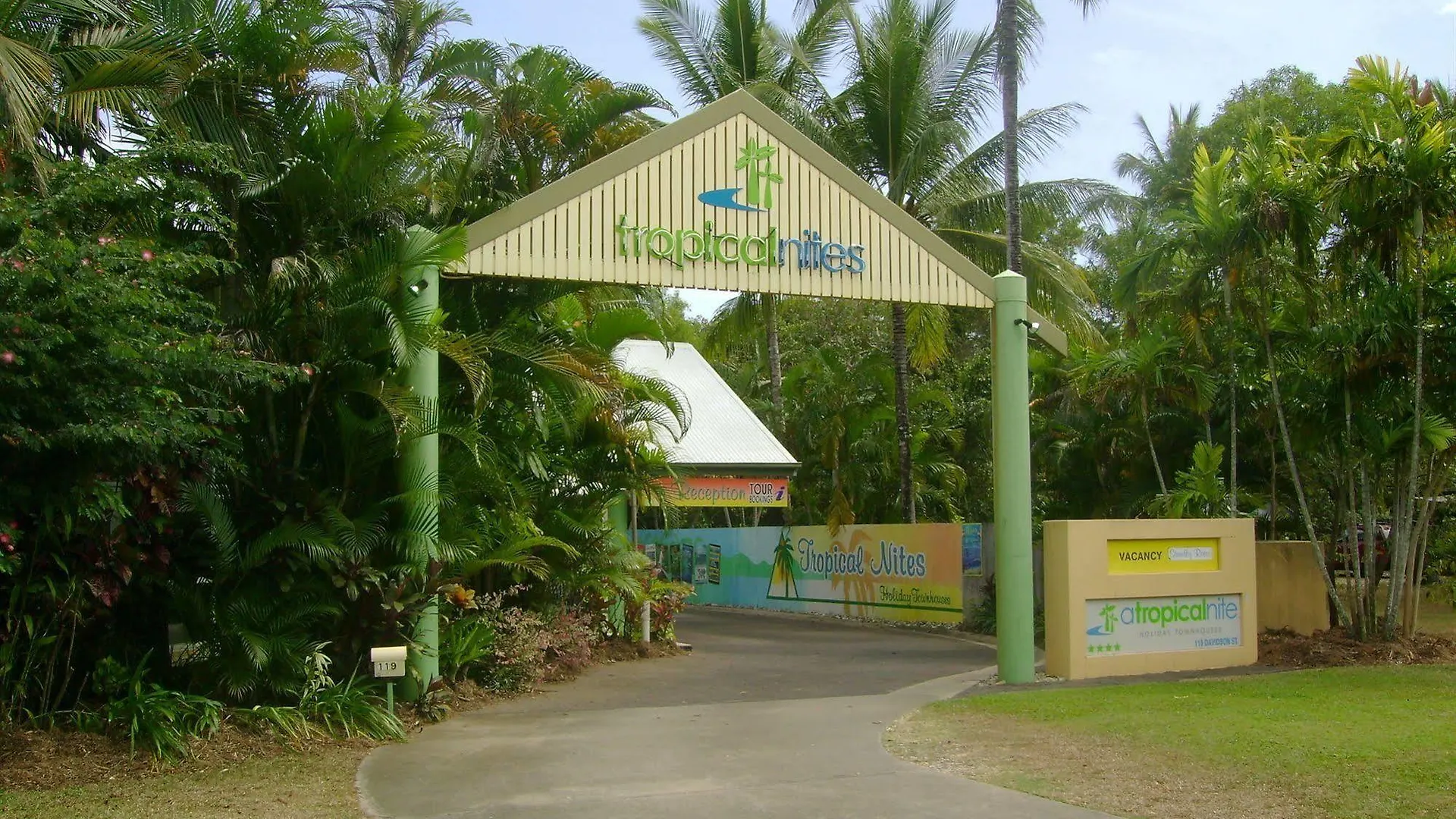 Tropical Nites Holiday Townhouses Port Douglas