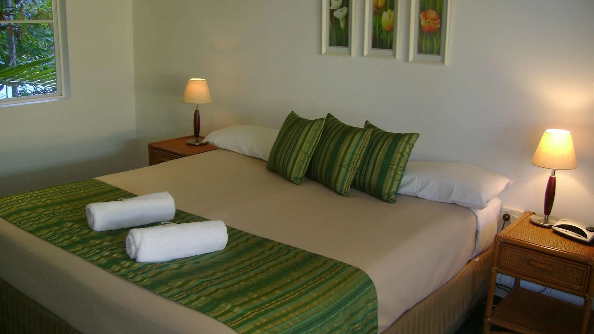 Tropical Nites Holiday Townhouses Port Douglas 4*,
