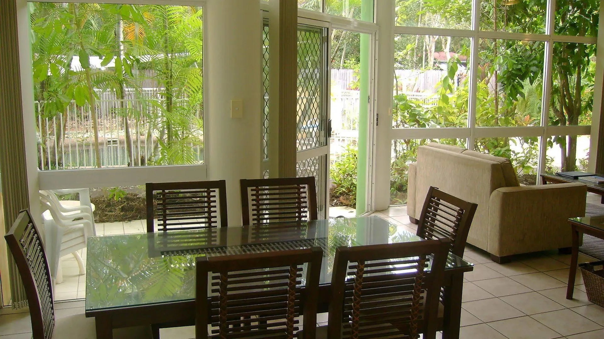 Tropical Nites Holiday Townhouses Port Douglas Resort