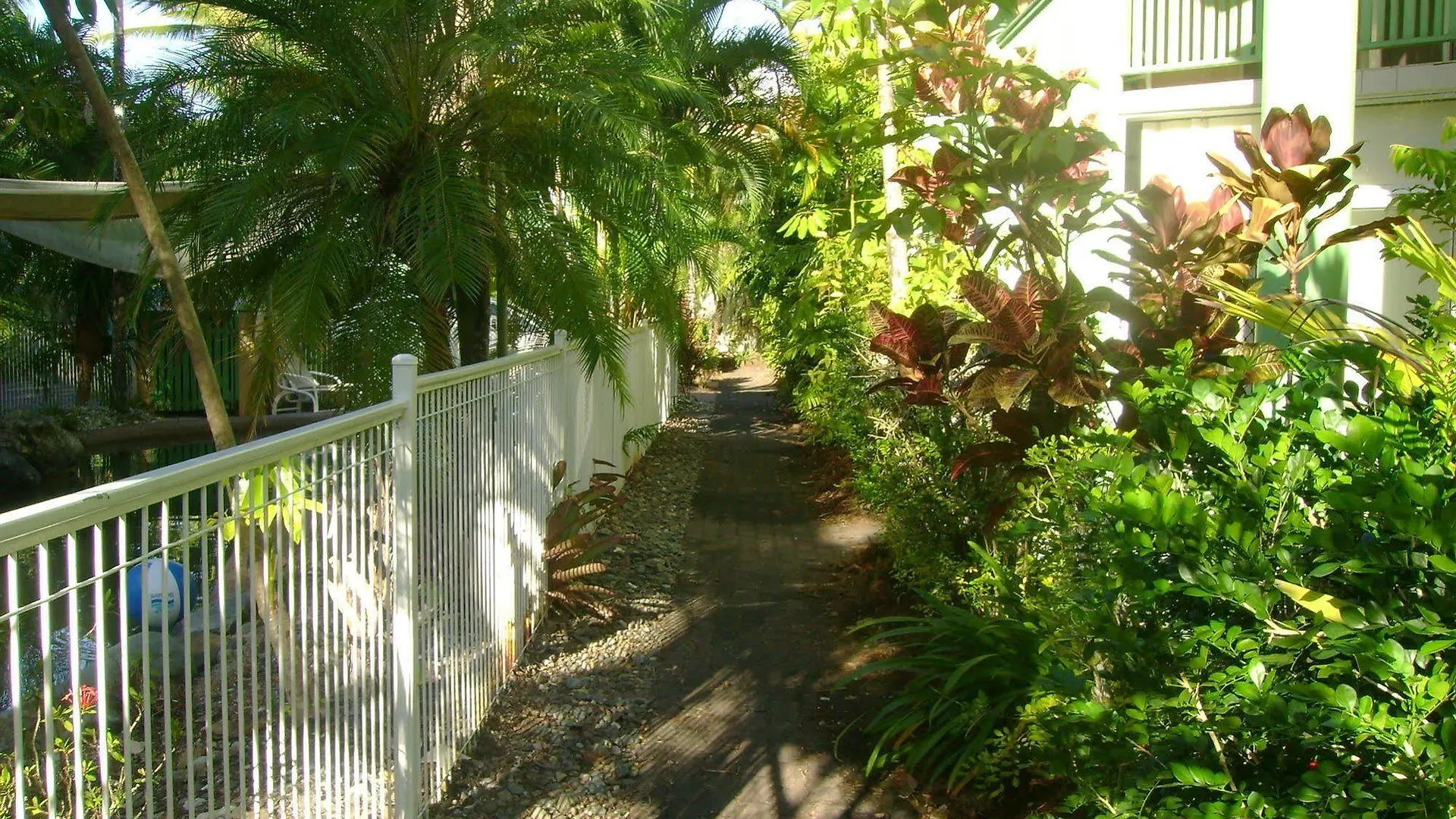 **** Resort Tropical Nites Holiday Townhouses Port Douglas Australia
