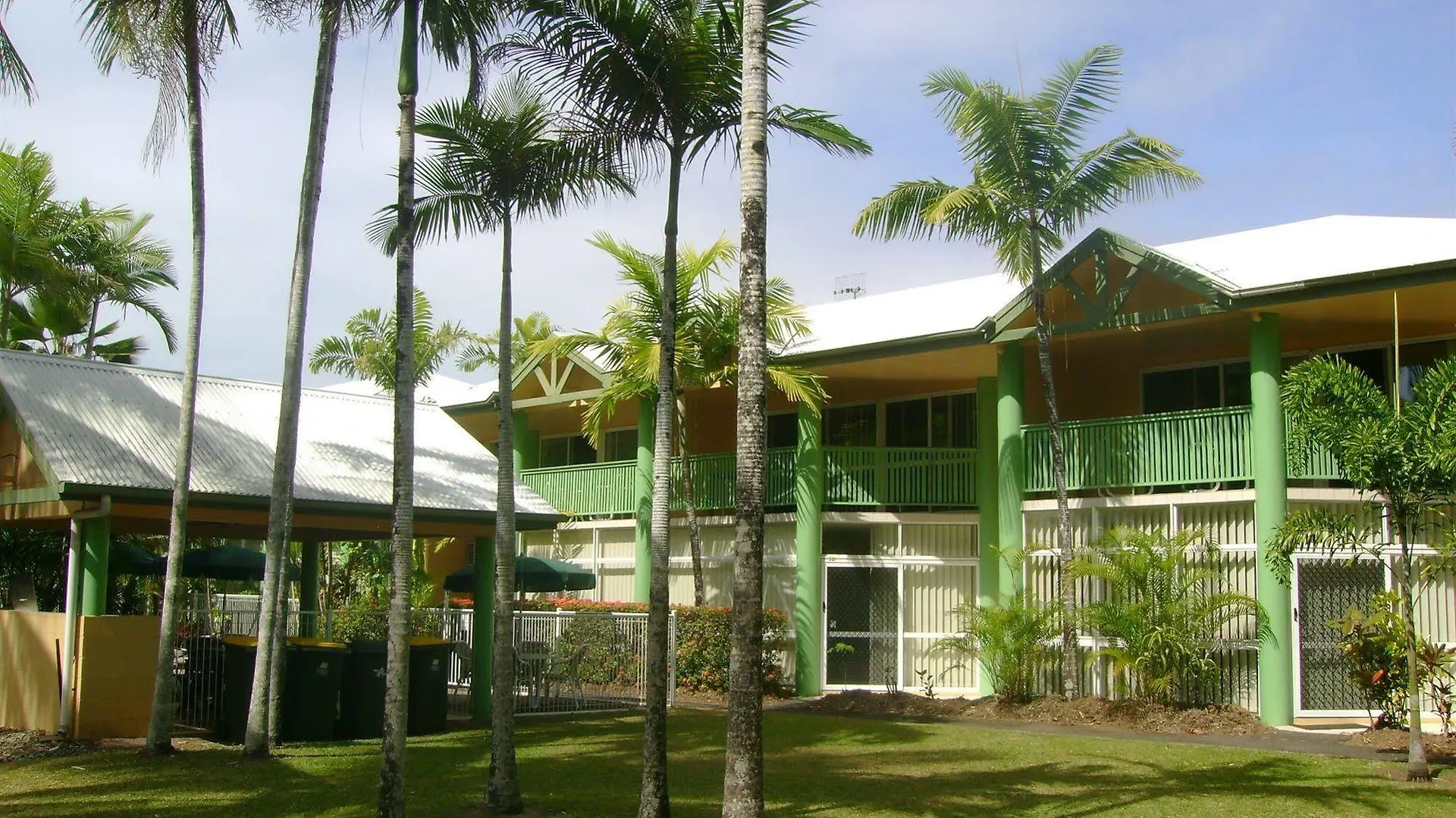 Tropical Nites Holiday Townhouses Port Douglas Resort